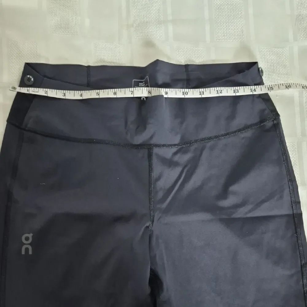 On Running Women's Black & Purple Tights Long - Picture 5 of 16